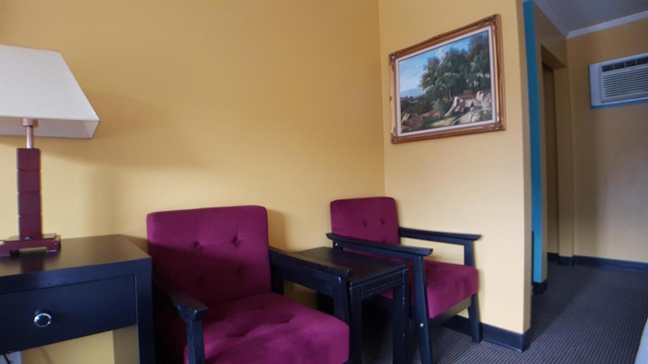 Alpine Inn & Suites Revelstoke Buitenkant foto
