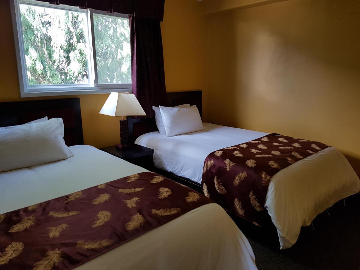 Alpine Inn & Suites Revelstoke Buitenkant foto
