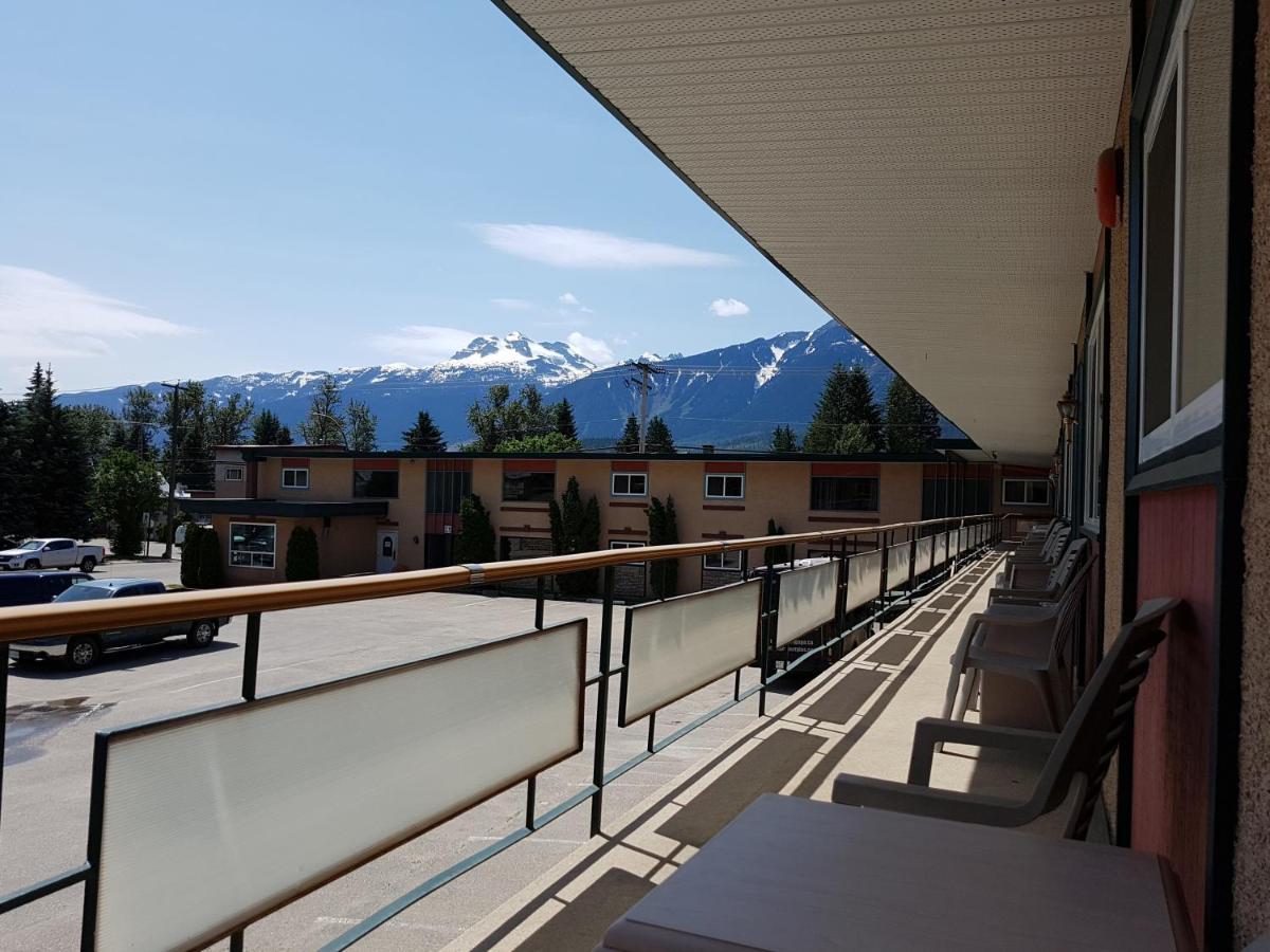 Alpine Inn & Suites Revelstoke Buitenkant foto