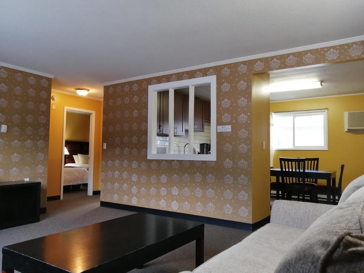 Alpine Inn & Suites Revelstoke Buitenkant foto
