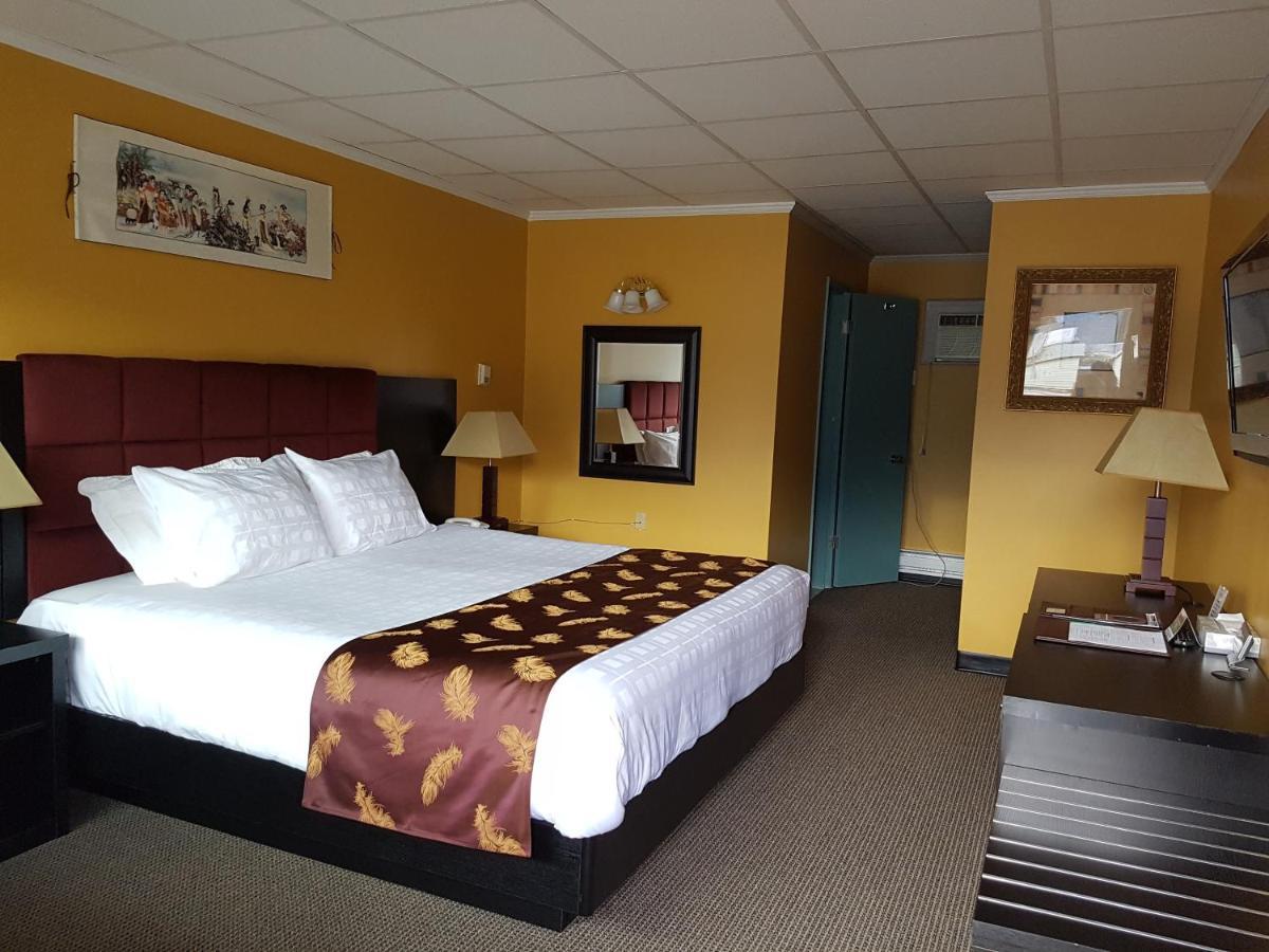 Alpine Inn & Suites Revelstoke Buitenkant foto