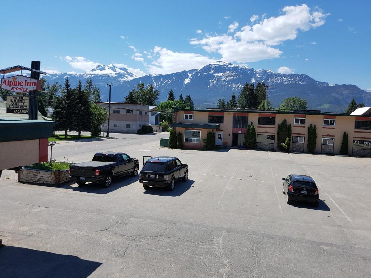 Alpine Inn & Suites Revelstoke Buitenkant foto