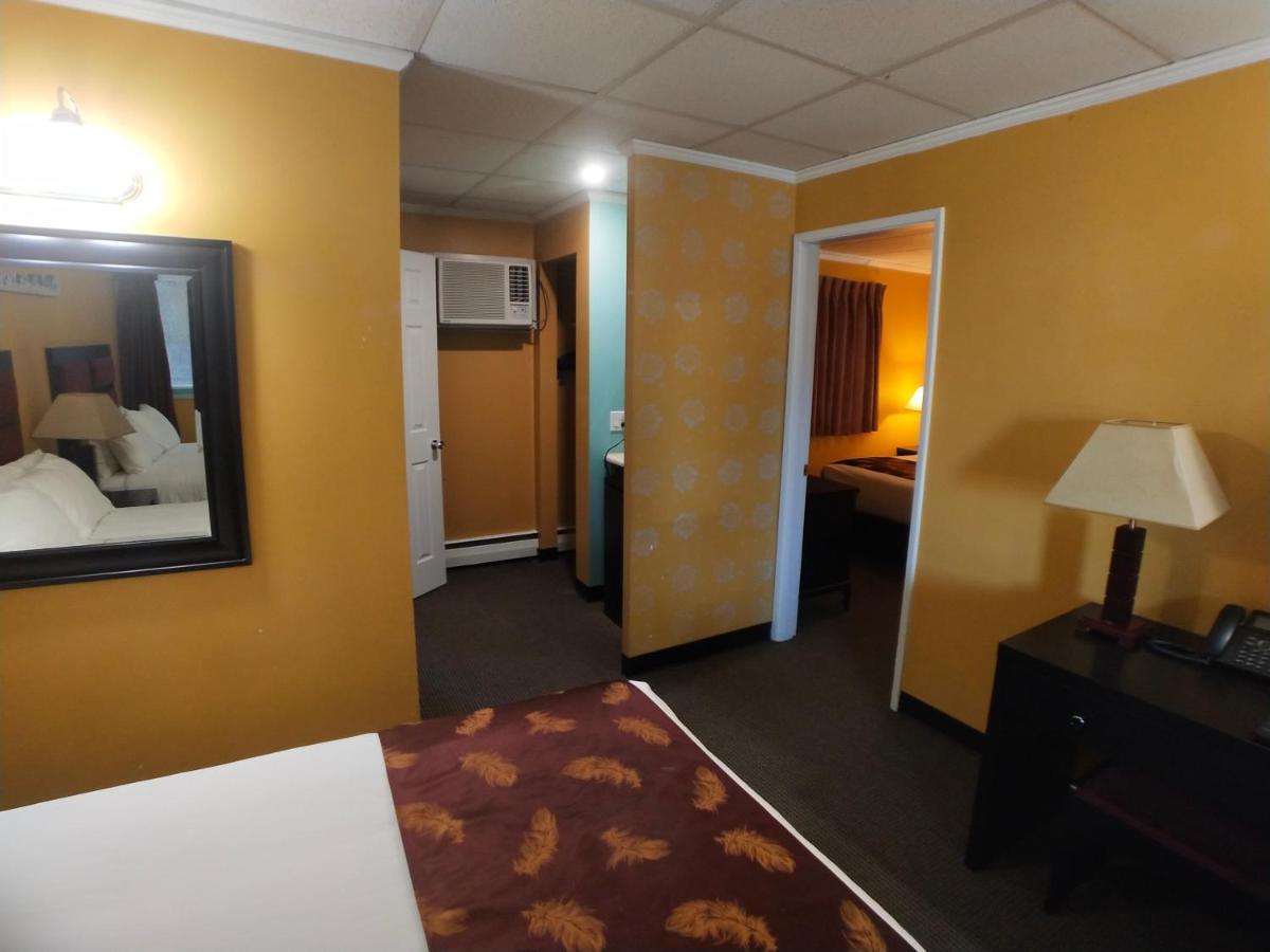 Alpine Inn & Suites Revelstoke Buitenkant foto