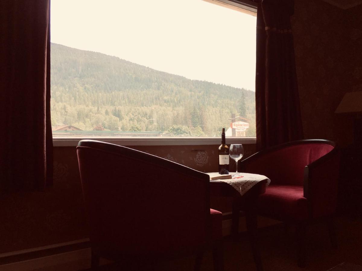 Alpine Inn & Suites Revelstoke Buitenkant foto