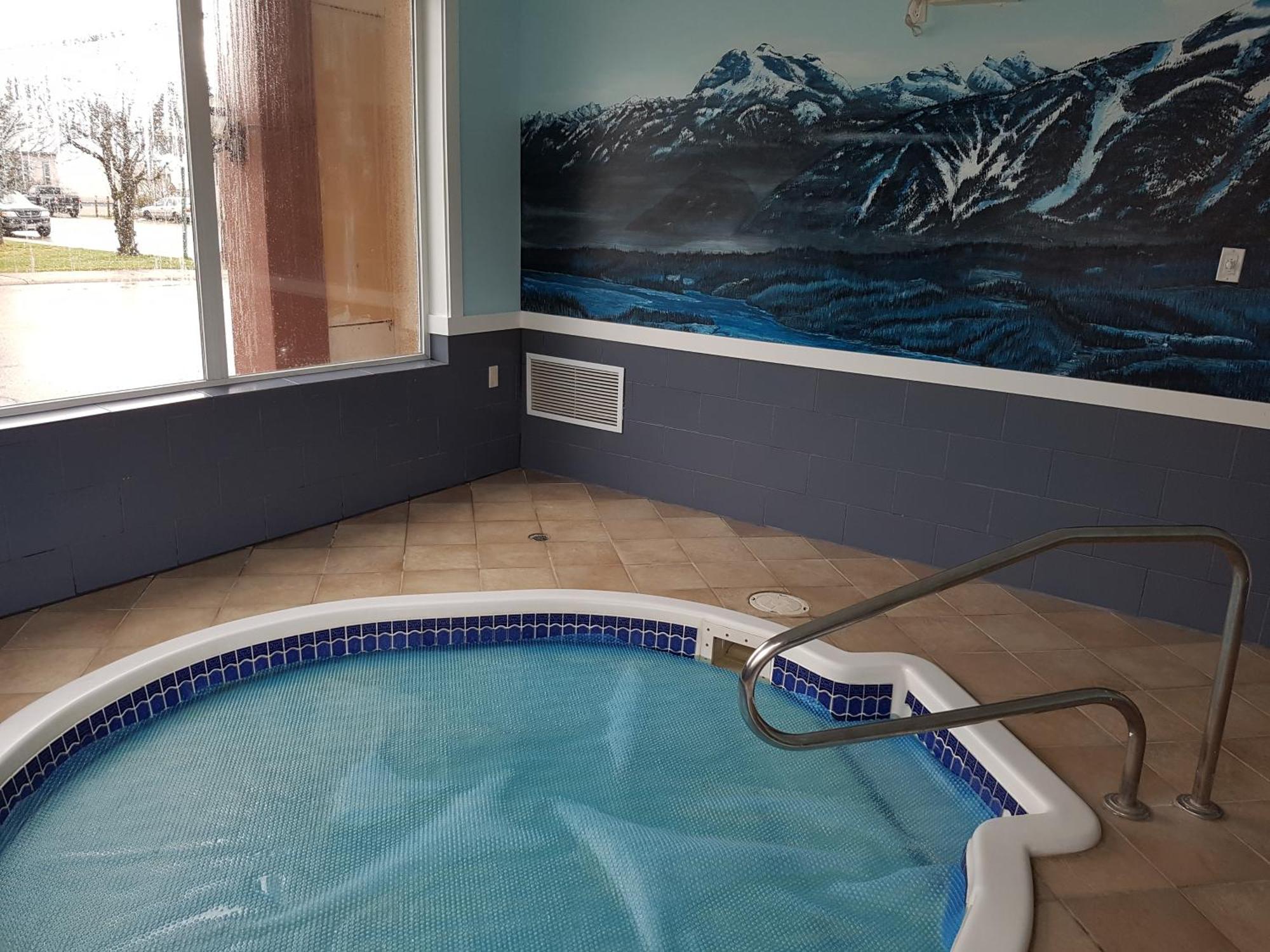 Alpine Inn & Suites Revelstoke Buitenkant foto