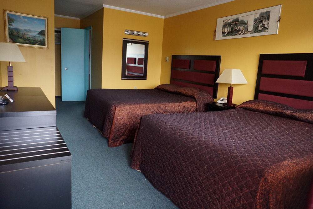 Alpine Inn & Suites Revelstoke Buitenkant foto