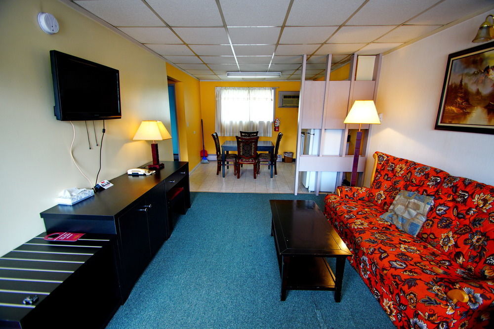 Alpine Inn & Suites Revelstoke Buitenkant foto