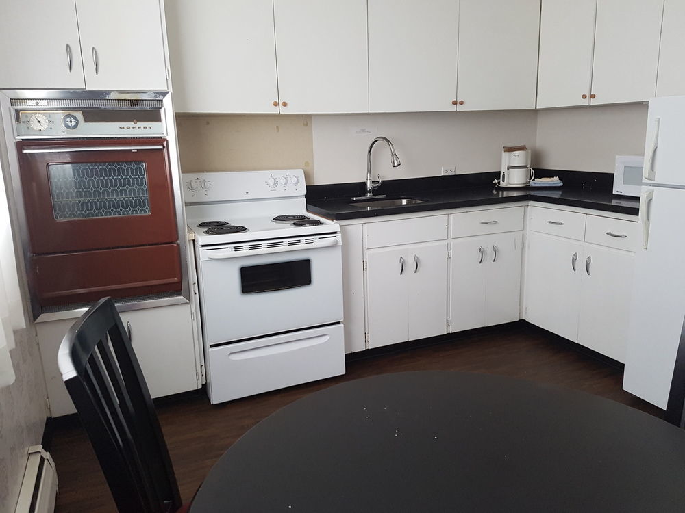Alpine Inn & Suites Revelstoke Buitenkant foto