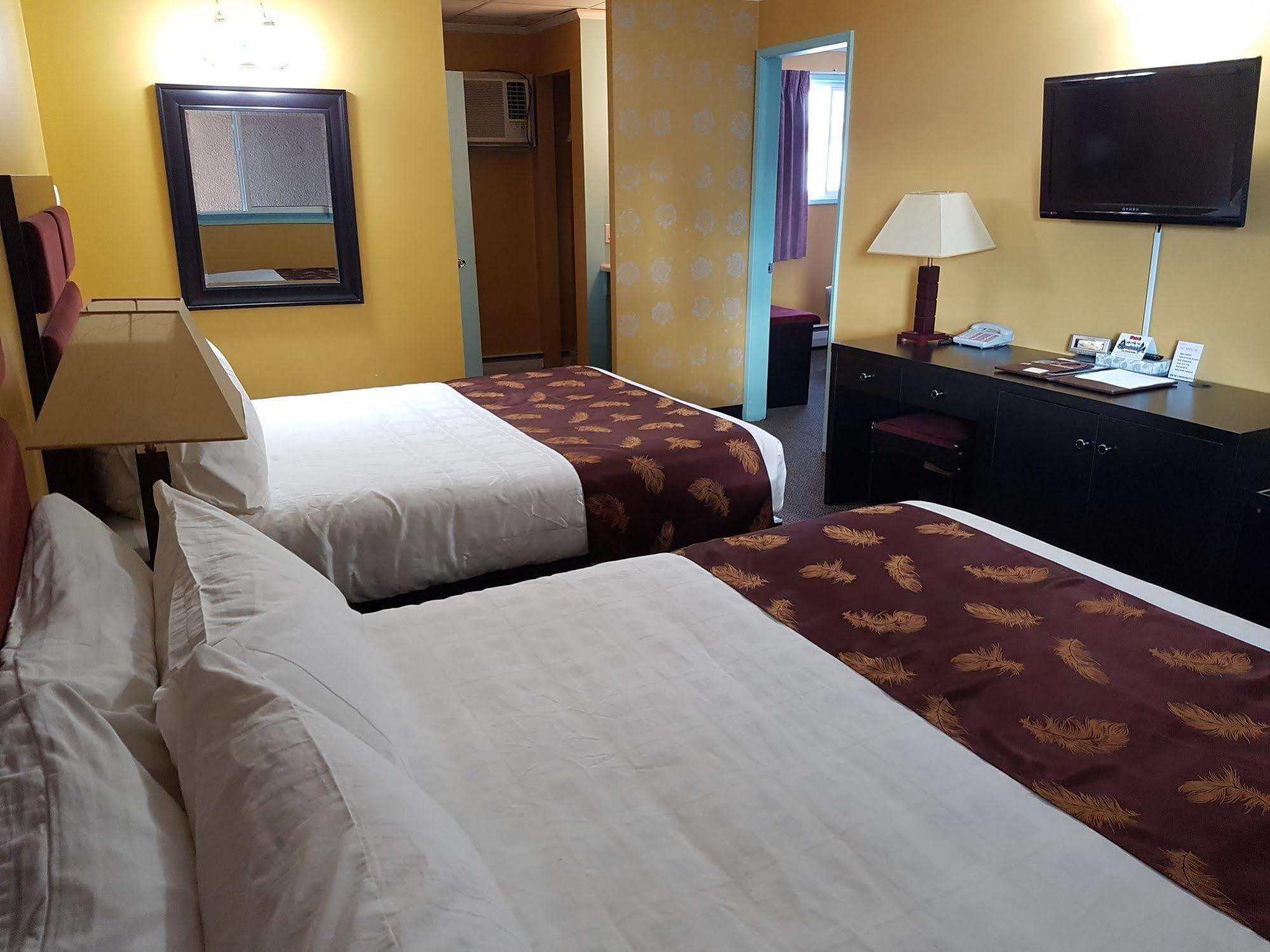 Alpine Inn & Suites Revelstoke Buitenkant foto