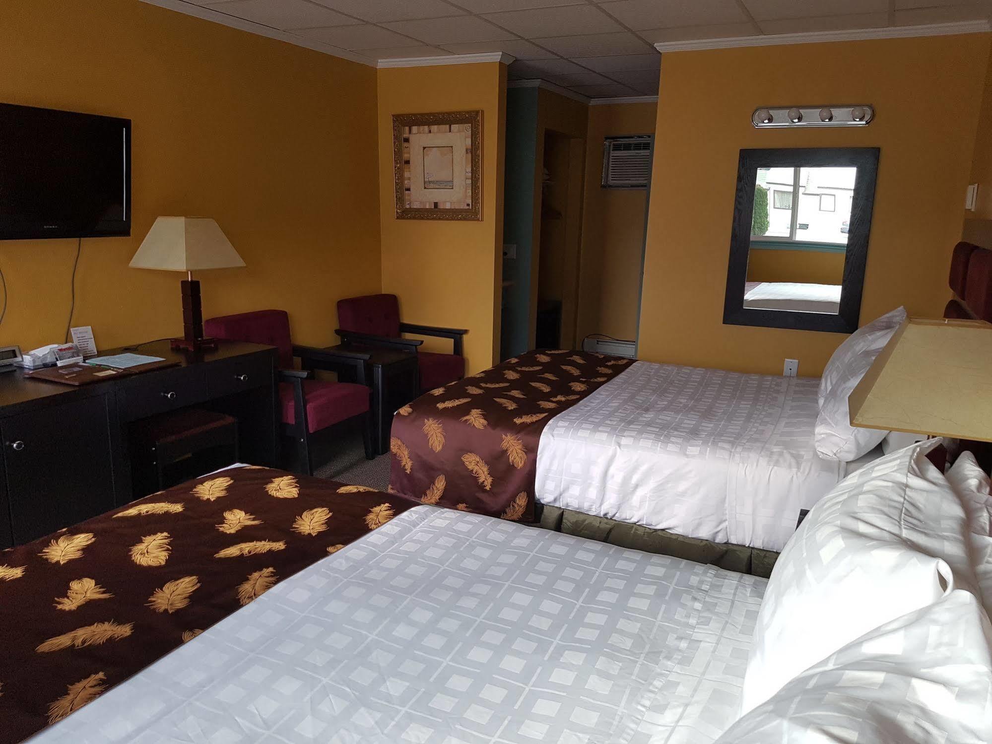 Alpine Inn & Suites Revelstoke Buitenkant foto